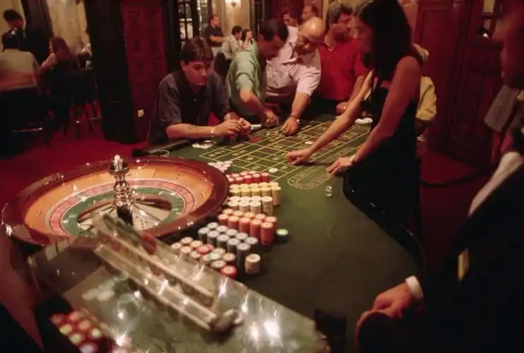 303viv Kasino blackjack meja dealer sungguhan kartu 21